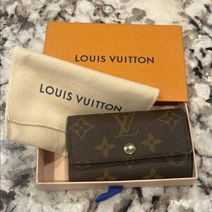 Louis Vuitton 6 key holder